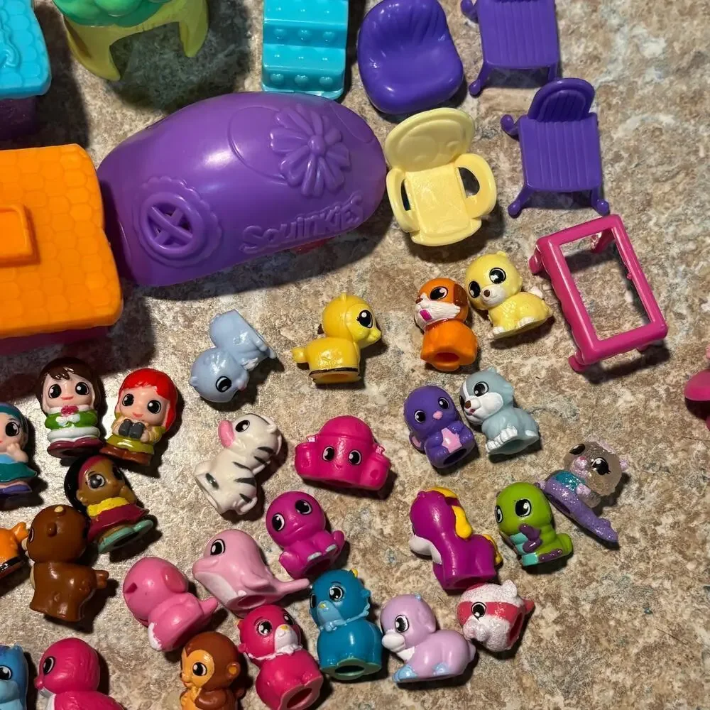 Squinkie Do Drops 80 Piece Lot Mini Figures Helicopter Club House Booklet Toys